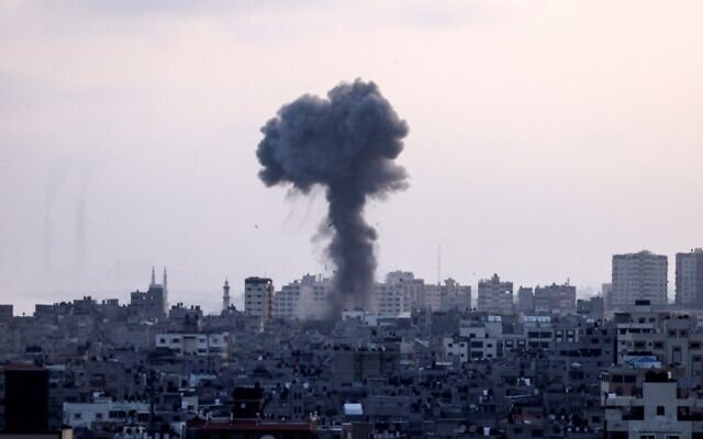 Hệ thống phòng không bị “vô hiệu hoá”, Israel đang bị hàng trăm tên lửa tấn công - Ảnh 3.