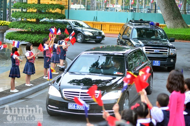 Chiếc xe người Nga mượn cho tổng thống Putin: Siêu khủng! - Ảnh 5.