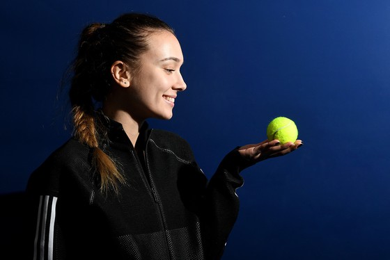 Sara Cakarevic: Tay vợt cực xinh cười ra nước mắt vì kiếm 2 euro khi tham gia giải ITF - Ảnh 1.