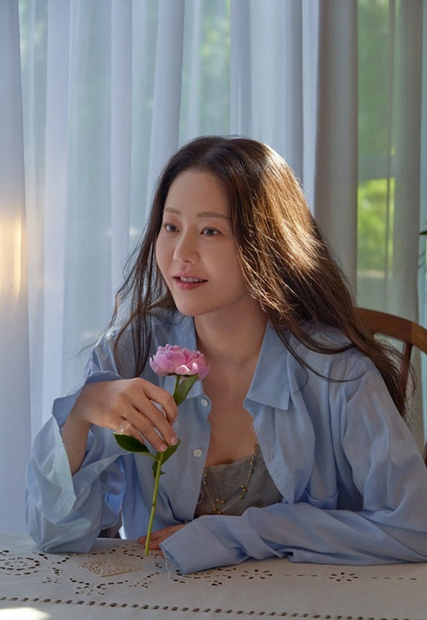 Á hậu bị đế chế Samsung ruồng bỏ Go Hyun Jung gây sốt ở Baeksang 2021, so lại ảnh 10 năm trước mới thấy choáng - Ảnh 13.