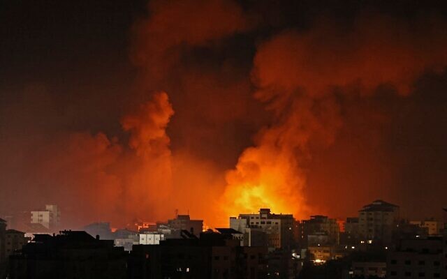 Tên lửa Hamas ồ ạt nã thẳng vào trung tâm đầu não Israel - IDF đánh sập toà soạn nhiều tờ báo lớn: Khủng khiếp và kinh hoàng! - Ảnh 1.