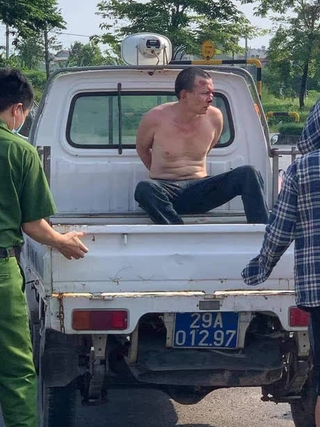 Nóng: Tên cướp đâm tài xế taxi là kẻ đâm chết con trai tiệm cầm đồ ở Thanh Hoá rồi trốn truy nã - Ảnh 1.