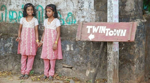 Ngôi làng kỳ lạ nhà nào cũng đẻ sinh đôi ở Ấn Độ: Các bà mẹ nườm nượp đến hỏi chế độ ăn uống nhưng bí mật cuối cùng không ở đó - Ảnh 1.