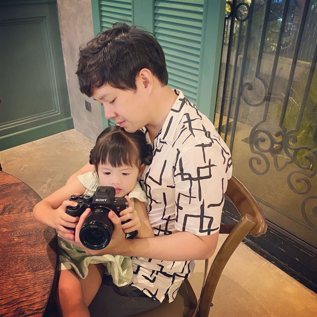 C&oacute; ai như chồng đại gia của Đặng Thu Thảo, khoe ảnh vợ thần th&aacute;i ng&uacute;t ng&agrave;n nhưng nh&igrave;n sang &aacute;i nữ m&agrave; giận qu&aacute; đi! - Ảnh 2.