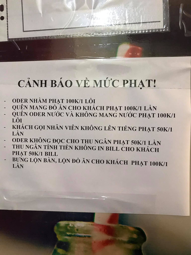 Quán ăn gây tranh cãi dữ dội vì đưa ra 7749 quy định phạt nhân viên siêu khắt khe, nghe chia sẻ từ người trong cuộc còn phẫn nộ hơn - Ảnh 1.