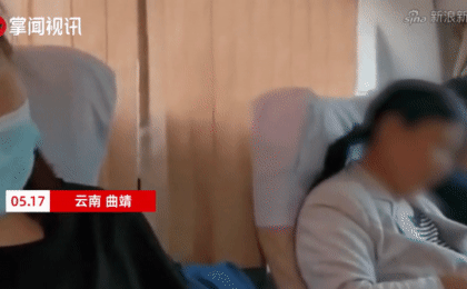 ''Mục sở thị'' hình ảnh bà cô ngồi trên tàu còn thoăn thoắt múa kim may áo, động tác dứt khoát khiến hành khách kế bên sợ xanh mặt