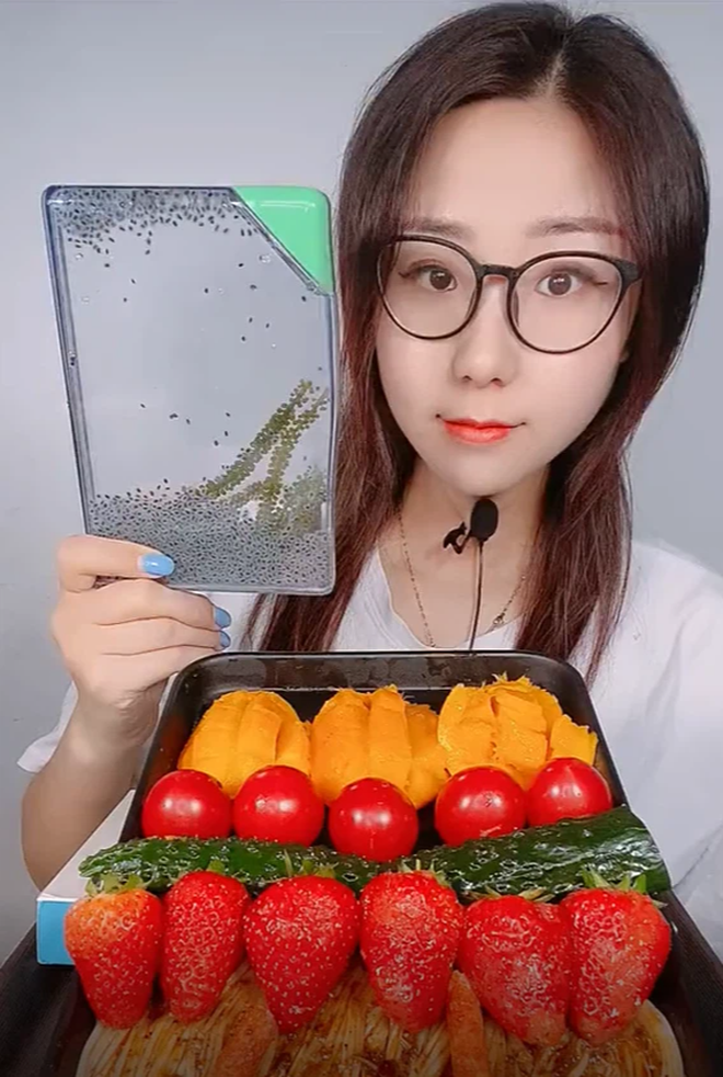 Clip ASMR đạt hơn 20 triệu views không phải nhờ đồ ăn mà là bởi một chi tiết gây hoang mang tột độ - Ảnh 2.