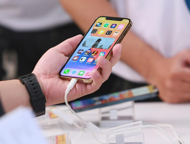 Nhiều mẫu iPhone giảm giá tiền triệu tại Việt Nam - Ảnh 2.