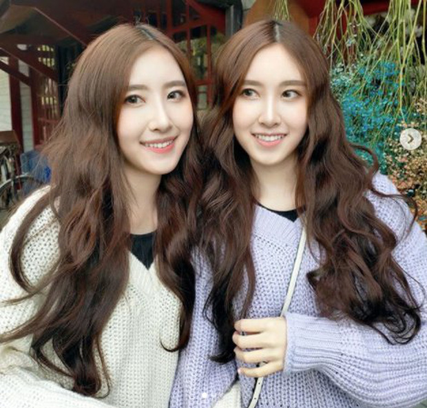 Cặp chị em sinh đôi thiên thần được mệnh danh đẹp nhất Đài Loan gây ngỡ ngàng với diện mạo ở tuổi thiếu nữ sau 16 năm - Ảnh 4.
