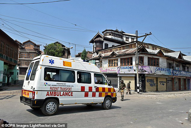 Cô gái 22 tuổi bị cưỡng hiếp tập thể trong xe cứu thương Ấn Độ, cách dụ dỗ của những kẻ biến thái khiến dư luận căm phẫn - Ảnh 1.