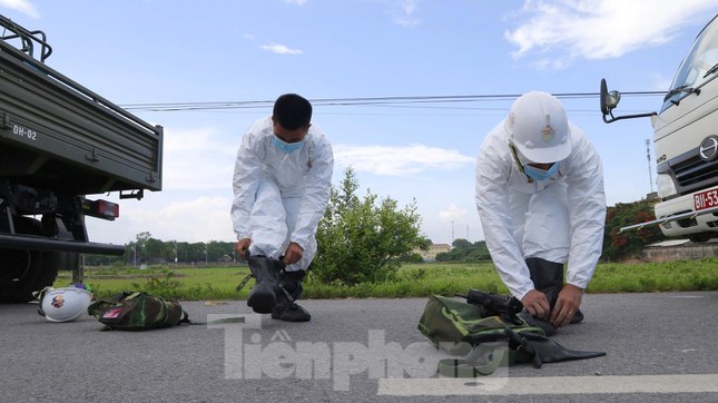 Quân đội tiêu độc, khử trùng tỉnh Bắc Ninh trong 2 ngày - Ảnh 6.