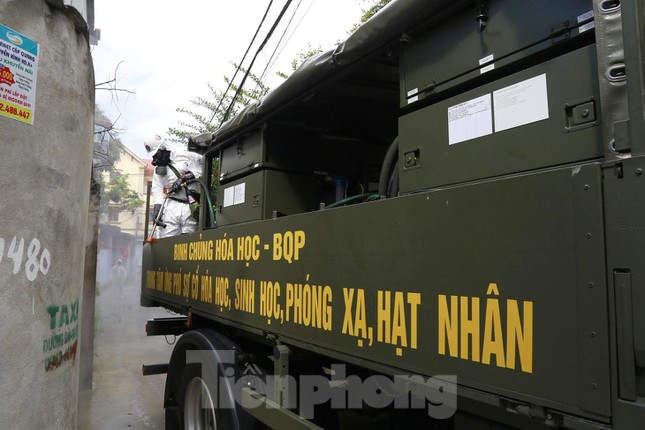 Quân đội tiêu độc, khử trùng tỉnh Bắc Ninh trong 2 ngày - Ảnh 8.