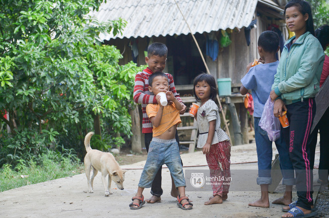 Chủ tịch xã vùng lũ ở Quảng Bình: Đời sống ở đây ổn định rồi, NS Hoài Linh nên tăng cường số quà này về những vùng dịch Covid-19 - Ảnh 16.