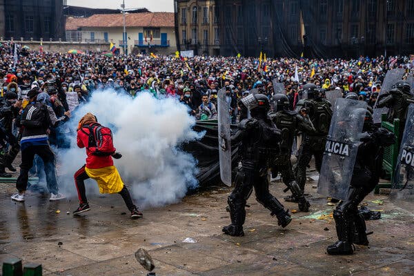 Hơn 60 người chết trong biểu tình ở Colombia - Ảnh 2.