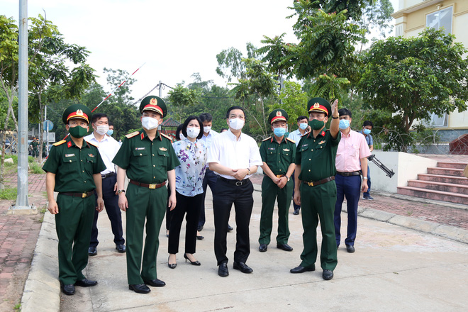 Diễn biến nóng vụ nữ y tá ở Bắc Giang vòi 12 triệu đồng tiền điều trị COVID-19; Phong tỏa tạm thời tòa nhà 97-99 Láng Hạ vì nữ nhân viên 9X dương tính - Ảnh 1.