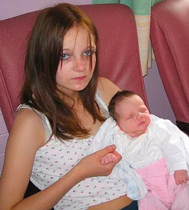 “Bà mẹ trẻ nhất nước Anh” mang bầu ở tuổi 11 sau khi bị chính anh trai ruột cưỡng bức khiến thế giới chấn động giờ ra sao? - Ảnh 3.