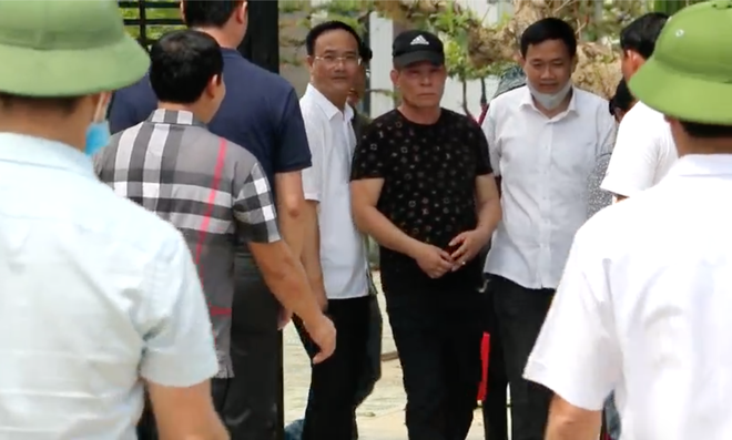 Nghi phạm bắn chết 2 người trước cổng nhà từng bị Bộ Công an truy nã với tên Cao Tỷ Phú - Ảnh 1.