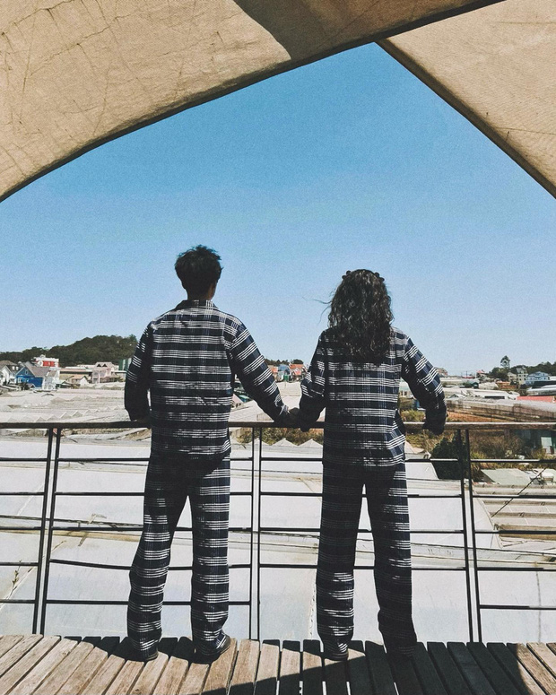 Huy Trần đ&atilde; chịu tung ảnh full HD nắm tay Ng&ocirc; Thanh V&acirc;n ở Đ&agrave; Lạt, k&eacute;m 11 tuổi m&agrave; xưng h&ocirc; anh - em với chị đẹp ngọt xớt! - Ảnh 1.