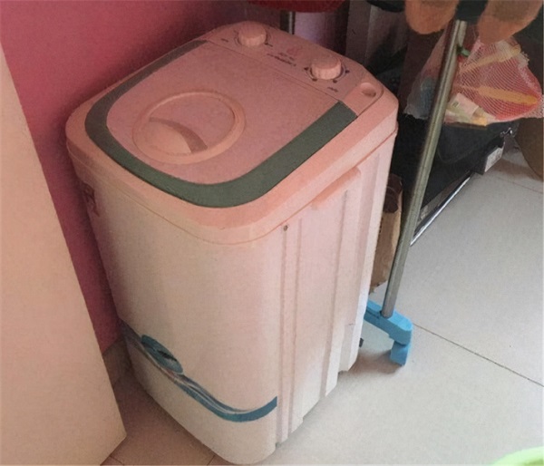 Con gái 7 tuổi nhập viện, mê sảng liên tục nhắc đến chiếc máy giặt, bà mẹ sốc khi phát hiện bí mật đáng sợ - Ảnh 3.