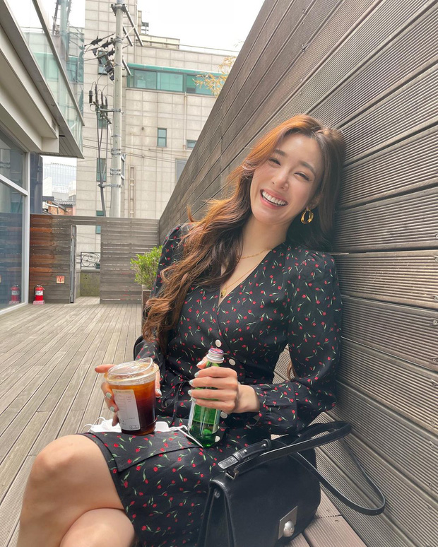 Style mùa hè của Tiffany - Sooyoung (SNSD) chính là chân ái cho những quý cô thanh lịch nhưng sexy khó cưỡng - Ảnh 3. Style mùa hè của Tiffany - Sooyoung (SNSD) chính là chân ái cho những quý cô thanh lịch nhưng sexy khó cưỡng - Ảnh 3.