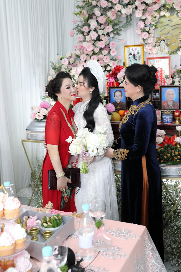 Con dâu sinh năm 96 của bà chủ Đại Nam Phương Hằng khoá Facebook sau lễ đính hôn ngập kim cương - Ảnh 1.
