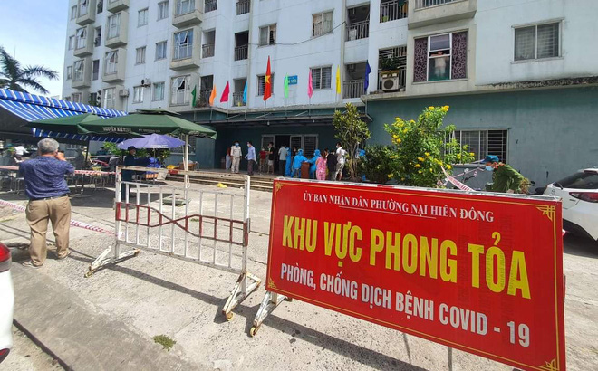 Trưởng khoa của Bệnh viện Quân Y 105 dương tính với SARS-CoV-2; Có 5 người mắc Covid-19, Thái Bình giãn cách xã hội toàn tỉnh - Ảnh 1.