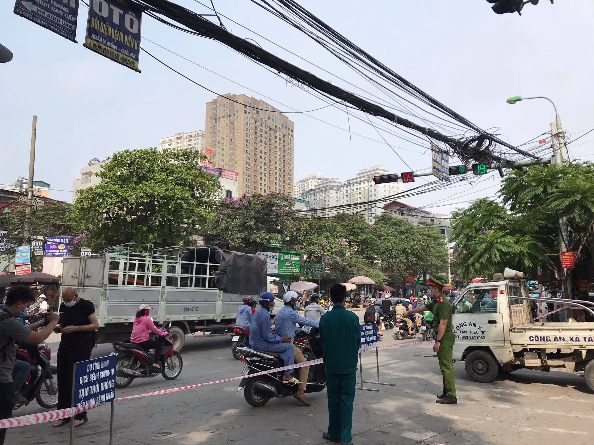 NÓNG: Bệnh viện K Trung ương tạm thời phong tỏa cả 3 cơ sở để, Thứ trưởng Bộ Y tế nói có 10 ca dương tính SARS-CoV-2 - Ảnh 1. NÓNG: Bệnh viện K Trung ương tạm thời phong tỏa cả 3 cơ sở để, Thứ trưởng Bộ Y tế nói có 10 ca dương tính SARS-CoV-2 - Ảnh 1.
