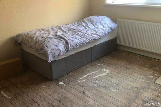 Bức ảnh chụp phòng ngủ có gì mà viral MXH nước Anh, huy động được khoản đóng góp hàng trăm triệu đồng? - Ảnh 2.
