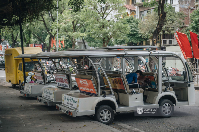 Phố đi bộ Hà Nội vắng tanh giữa đợt dịch Covid-19 thứ 4, khung cảnh trái ngược so với những tuần trước cho thấy tinh thần phòng dịch rất cao - Ảnh 10.