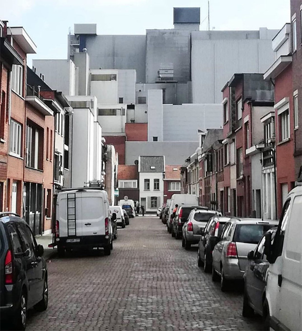 19 ngôi nhà xấu nhất nước Bỉ, xem xong mất niềm tin vào kiến trúc sư nước này - Ảnh 3.