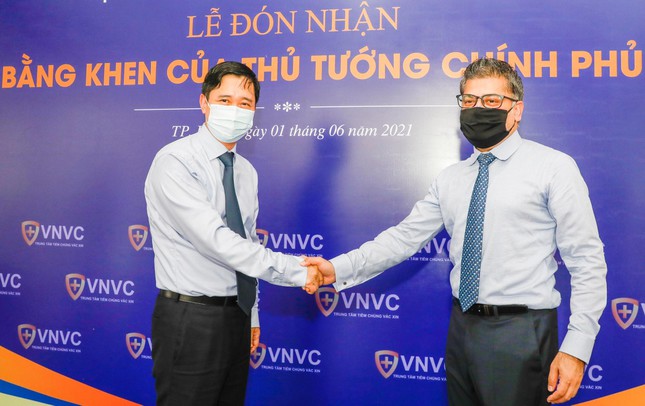  280 nghìn liều vắc xin COVID-19 về Việt Nam  - Ảnh 1.
