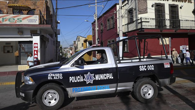 Đáp trả chính phủ, băng đảng Mexico liều lĩnh truy sát tận nhà các sỹ quan cảnh sát - Ảnh 1.