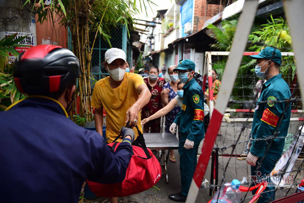 Sáng nay, TP. HCM có thêm 26 ca mắc mới; Tại sao virus có thể lây lan đến tận vòng thứ 5? - Ảnh 1.