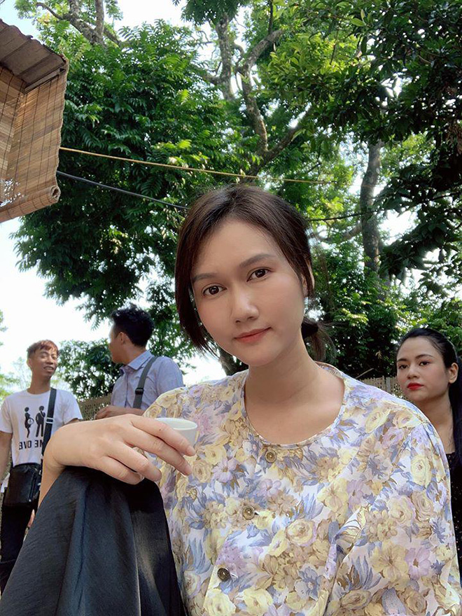 Vẻ nóng bỏng đời thường của hoa khôi đóng vai gái quê trên màn ảnh Việt - Ảnh 2.