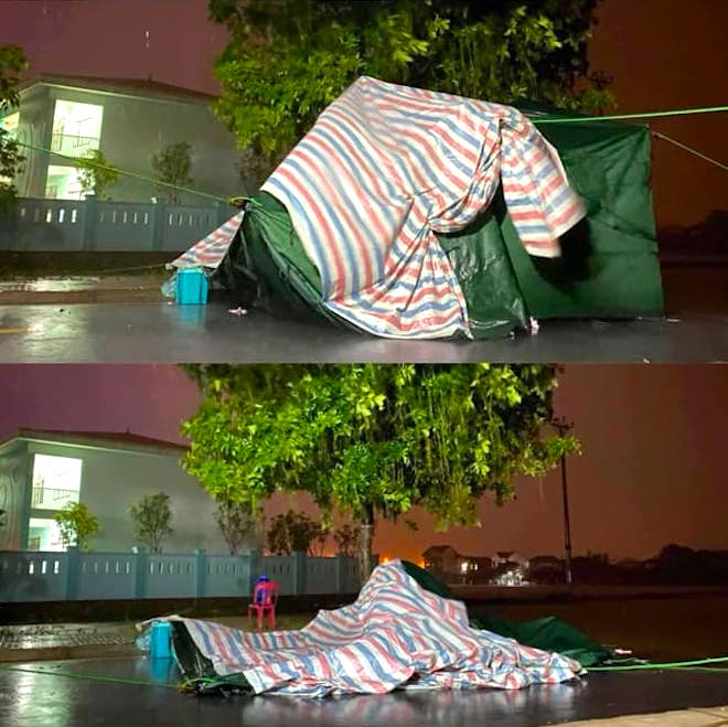 Những chiến sỹ trực chốt Covid-19 trong đêm mưa, ghì chặt tay giữ không cho bão thổi bay lều - Ảnh 16.