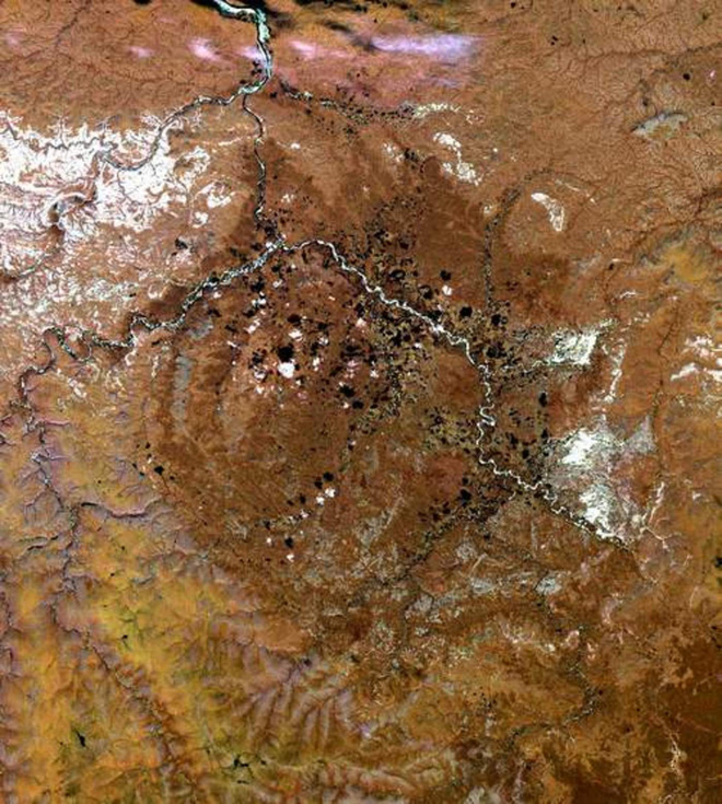 Rộng tới 100km, hố thiên thạch này tại Nga đang ẩn chứa hàng nghìn tỷ carat kim cương - Ảnh 2.