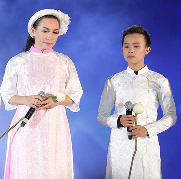 Độc quyền: Bầu show nổi tiếng khẳng định cát xê Hồ Văn Cường cao nhất 30 triệu nhưng chỉ vài tháng đầu, Phi Nhung gắng đính kèm con nuôi dù không mời - Ảnh 3.