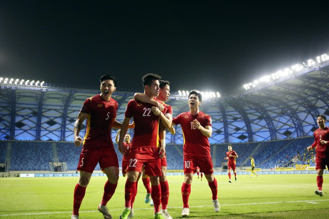 Đẳng cấp, tầm cao mới của bóng đá Việt - Ảnh 1.