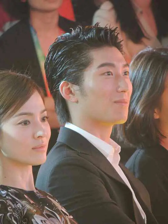 Hậu cung khủng toàn cực phẩm nam thần mê Song Hye Kyo: Huỳnh Hiểu Minh, Lee Min Ho, Suju và tài tử, idol Hàn - Trung có mặt - Ảnh 21.