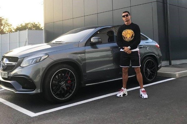 Bộ sưu tập xe của siêu cầu thủ Cristiano Ronaldo vừa lập kỷ lục ghi bàn tại Euro: Bugatti, Lamborghini, Rolls-Royce đủ cả, toàn hàng limited edition - Ảnh 9.