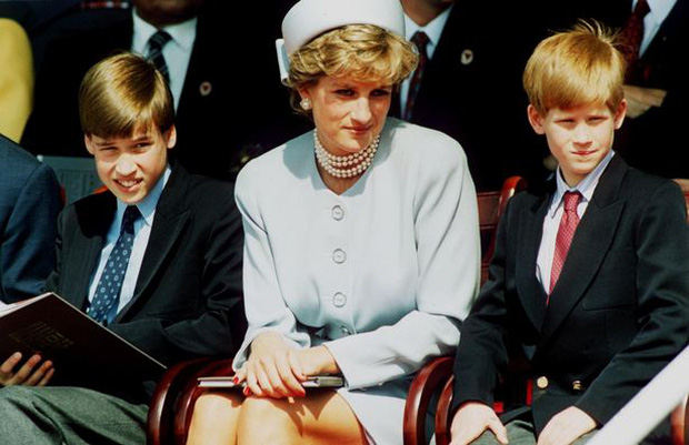 24 năm sau cái chết thảm khốc, cuộc gọi điện cuối cùng của Công nương Diana bất ngờ được tiết lộ với nội dung quá nghẹn ngào - Ảnh 2.