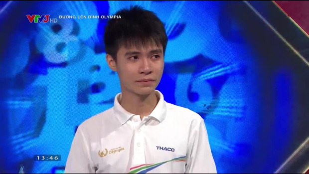 Nam sinh Nghệ An đổ rạp xuống sàn, khóc nức nở khi bị loại khỏi trận chung kết năm Olympia vì lý do không tưởng - Ảnh 3.