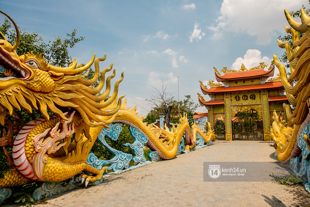 Toàn cảnh Nhà thờ Tổ 100 tỷ của NS Hoài Linh: Trải dài 7000m2, nội thất hoành tráng sơn son thếp vàng, nuôi động vật quý hiếm - Ảnh 7.