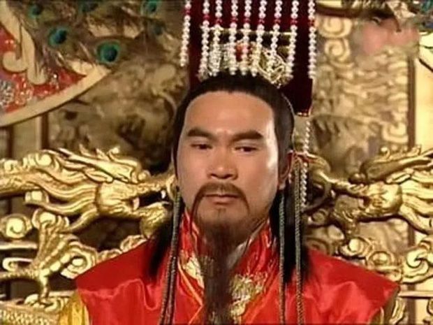 Cặp đôi ông cháu sốc nhất hôm nay: Hoàng đế TVB 70 tuổi kết hôn mỹ nhân kém 40 tuổi, tặng vợ 7 căn nhà cùng vô số tài sản - Ảnh 3.