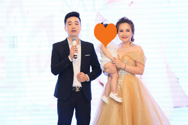 Bất ngờ profile người chồng đấm Cô Xuyến bật máu: CEO kiêm diễn giả, kém 3 tuổi và có con riêng trước khi lấy Hoàng Yến - Ảnh 5.