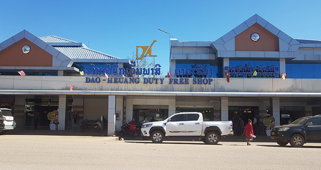 Đào Hương: Từ người con nghèo xứ Huế thành bà chủ tập đoàn đa ngành sở hữu chuỗi cửa hàng miễn thuế lớn nhất tại Lào - Ảnh 3.