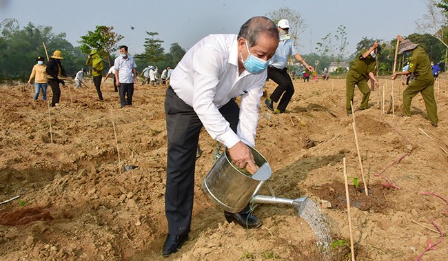 Chủ tịch TT-Huế viết tâm thư xúc động gửi người dân nhân dịp kết thúc nhiệm kỳ - Ảnh 2.