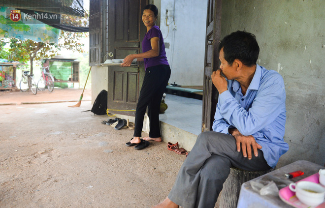 Nước mắt những công nhân thu gom rác bị nợ lương ở Hà Nội: Con nhỏ nghỉ học vì xấu hổ, người bị cụt chân mò mẫm trong rác - Ảnh 33.