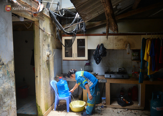 Nước mắt những công nhân thu gom rác bị nợ lương ở Hà Nội: Con nhỏ nghỉ học vì xấu hổ, người bị cụt chân mò mẫm trong rác - Ảnh 10.