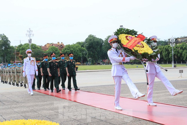 Trở về từ Nam Sudan, bác sĩ mũ nồi xanh báo công dâng Bác - Ảnh 1.